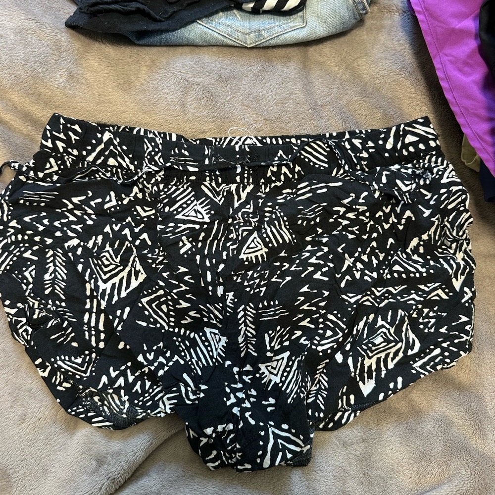 Shorts - Picture 8 of 11